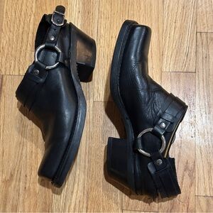FRYE BLACK LEATHER HARNESS MULE 70760 sz 8
